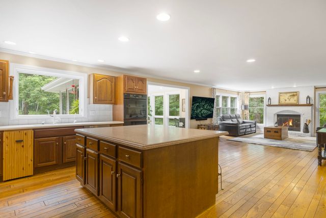 8310 MASON HILL Road, Woodstock, IL 60098