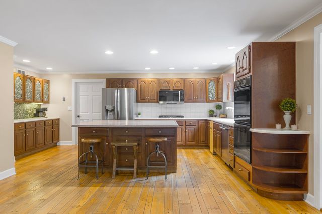 8310 MASON HILL Road, Woodstock, IL 60098