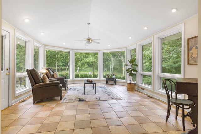 8310 MASON HILL Road, Woodstock, IL 60098