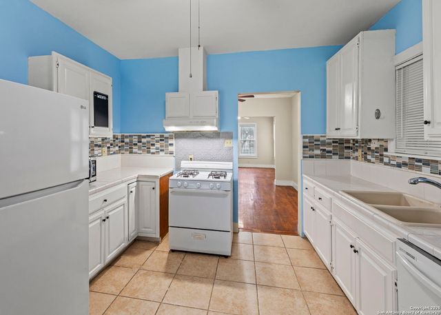 2015 W HOUSTON ST, San Antonio, TX 78207