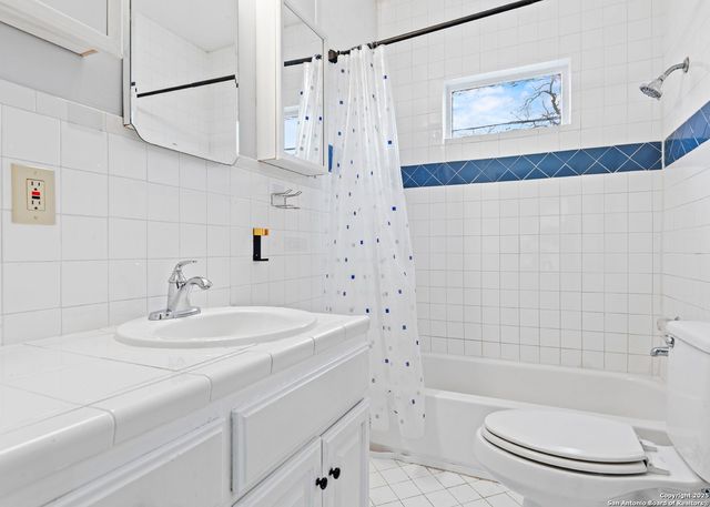2015 W HOUSTON ST, San Antonio, TX 78207
