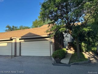 7391 Radcliff Dr, West Bloomfield, MI 48322