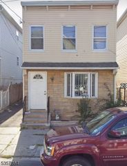 230 Bond St, Elizabeth City, NJ 07206