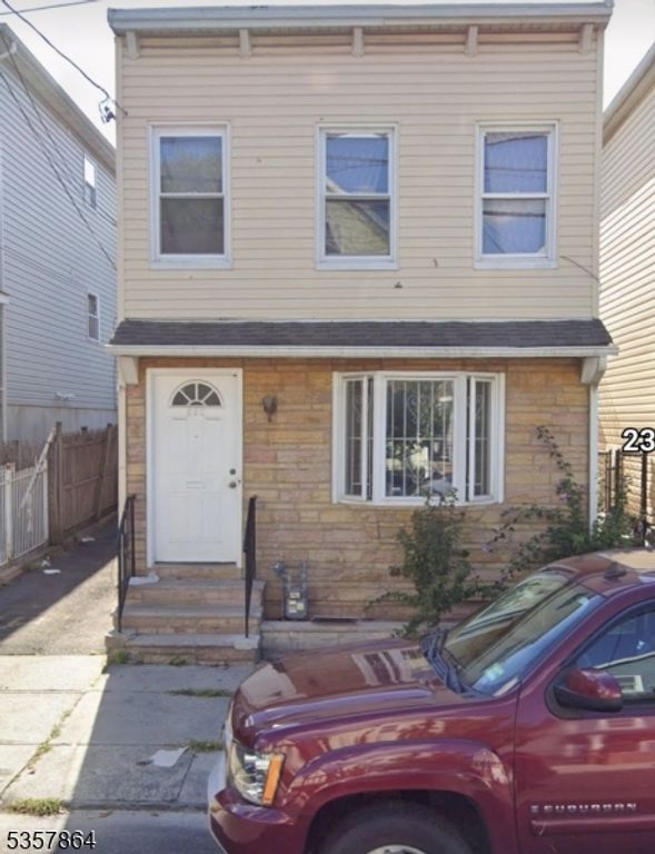 230 Bond St, Elizabeth City, NJ 07206