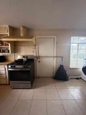 1531 E Lakeview Drive, Dallas, TX 75216