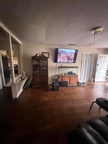 1531 E Lakeview Drive, Dallas, TX 75216