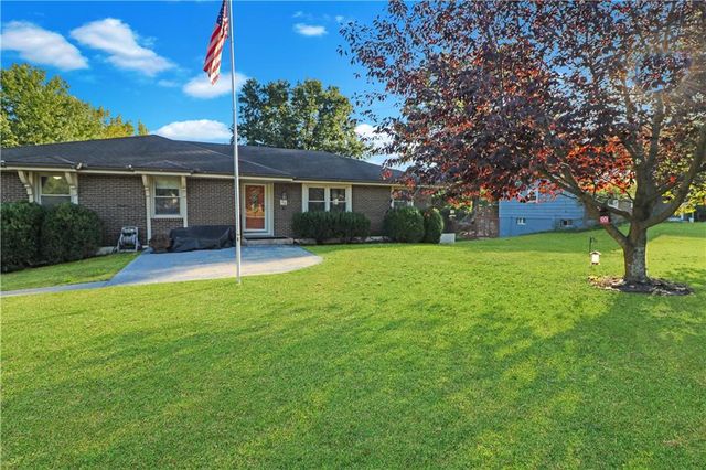 26 NE 360th Road, Warrensburg, MO 64093