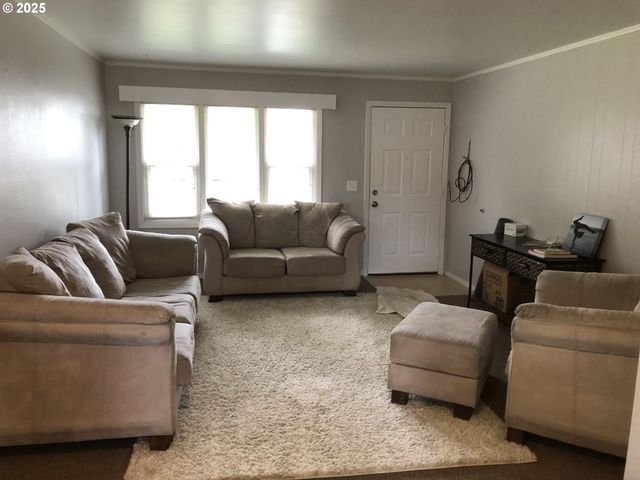 302 S 19TH Ave, Cornelius, OR 97113