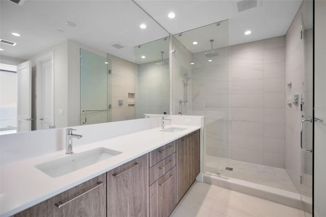 275 1ST AVENUE S 3503, St Petersburg, FL 33701