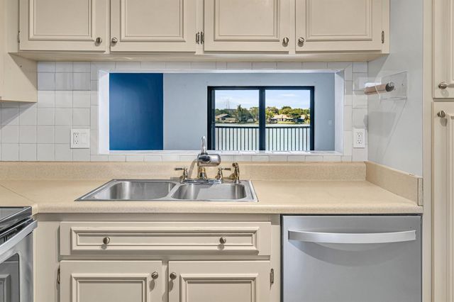 5510 Lakeside Drive 202, Margate, FL 33063