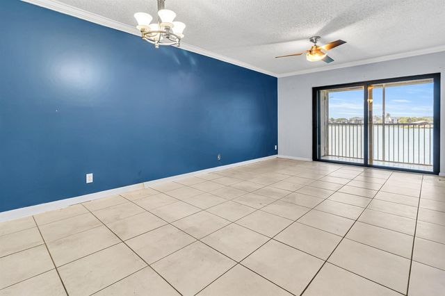 5510 Lakeside Drive 202, Margate, FL 33063