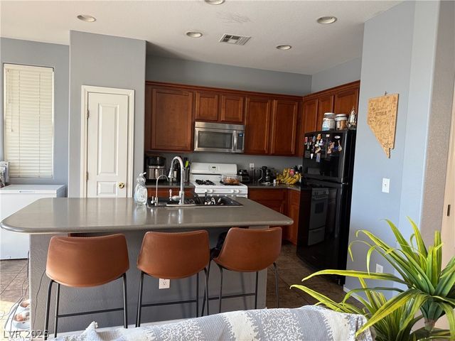 8962 Rutherford Grove Street, Las Vegas, NV 89148