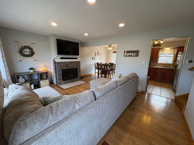 6743 W 115th Street, Worth, IL 60482