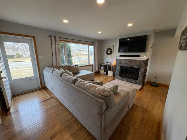 6743 W 115th Street, Worth, IL 60482