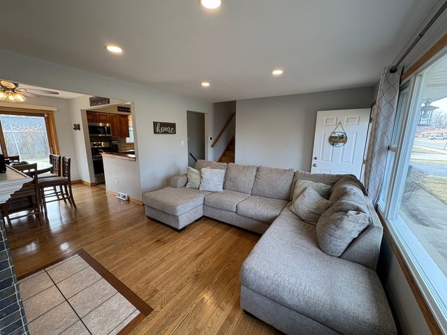 6743 W 115th Street, Worth, IL 60482