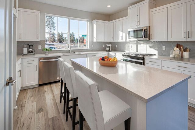 3219 NE Boulder Creek Drive, Bend, OR 97701