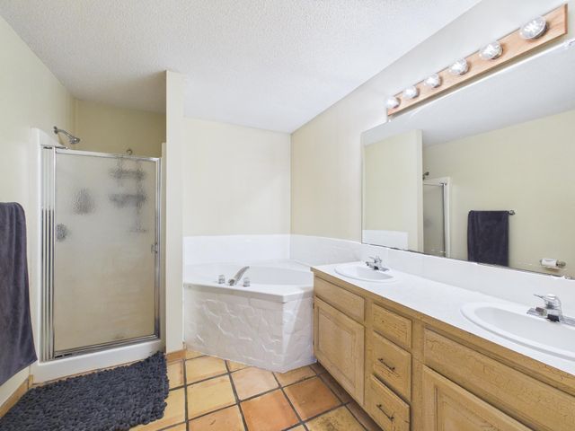 3705 Whispering Brook Ct, Wichita, KS 67220