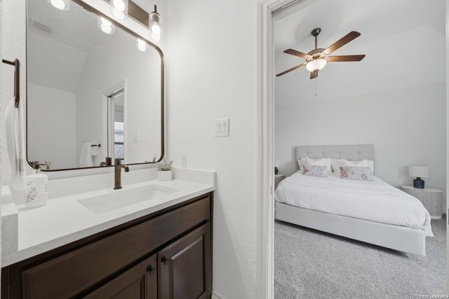 210 SHANNON CIR, San Antonio, TX 78260