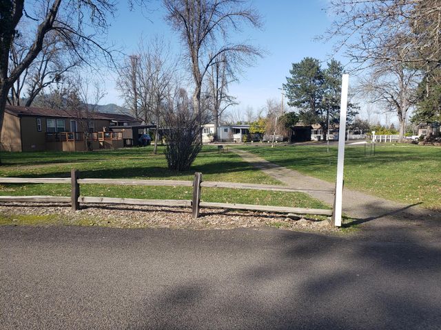 1055 N 5th Street UNIT 3, Jacksonville, OR 97530