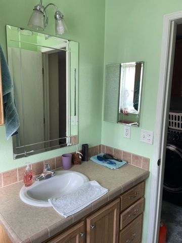 1055 N 5th Street UNIT 3, Jacksonville, OR 97530