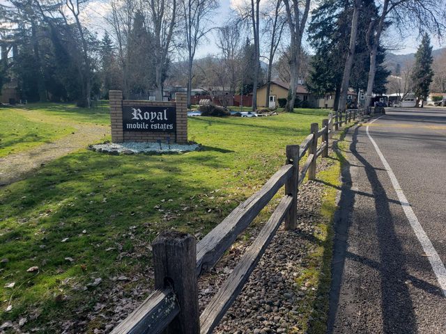 1055 N 5th Street UNIT 3, Jacksonville, OR 97530