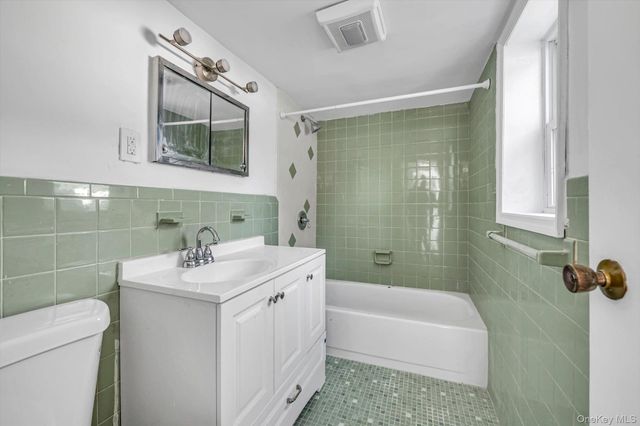 1117 Saint Johnland Road, Kings Park, NY 11754