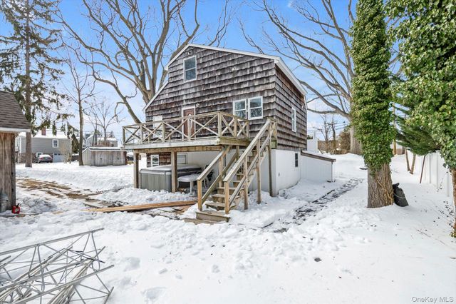 1117 Saint Johnland Road, Kings Park, NY 11754