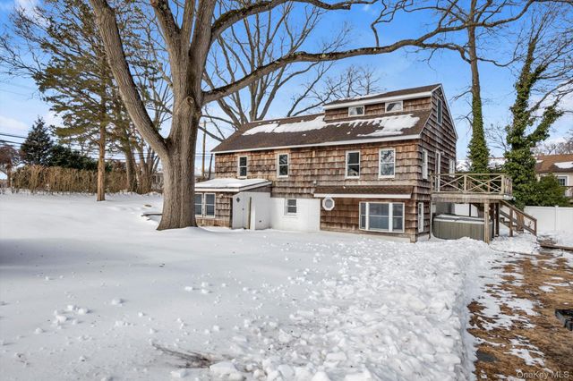 1117 Saint Johnland Road, Kings Park, NY 11754