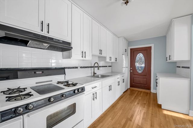 1117 Saint Johnland Road, Kings Park, NY 11754