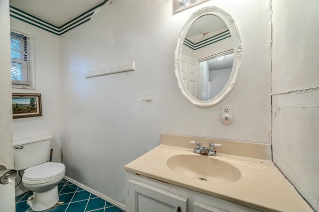 26377 State Highway Ra, Pittsburg, MO 65724