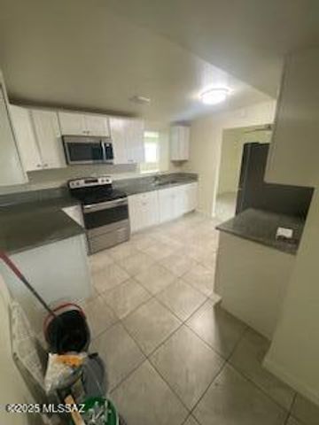 8032 E Kenyon Drive, Tucson, AZ 85710