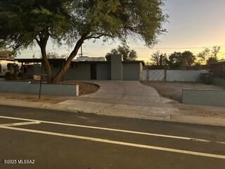 8032 E Kenyon Drive, Tucson, AZ 85710