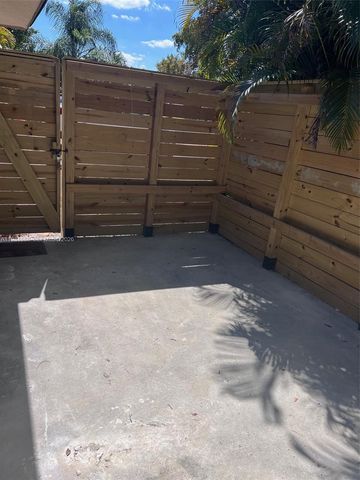 3006 NW 4th Ter 1-142, Pompano Beach, FL 33064