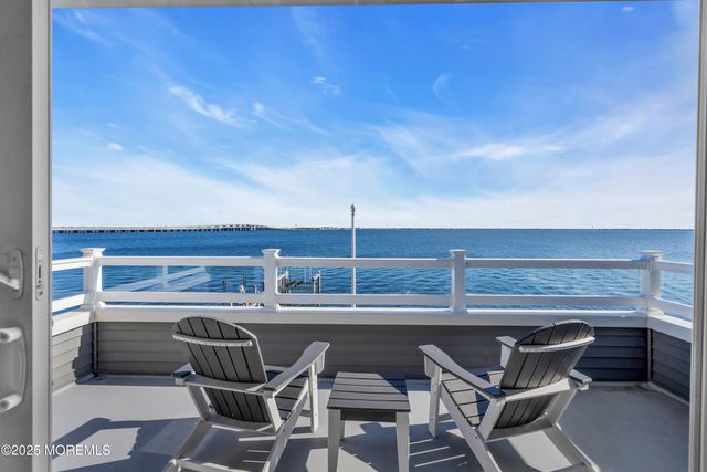 75 Bay Shore Drive, Toms River, NJ 08753