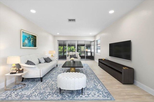 13921 Royal Palm Court D, Delray Beach, FL 33484