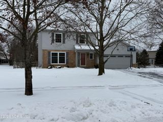 8149 Deerpointe Drive, Toledo, OH 43617