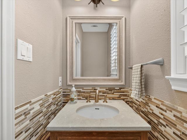 1126 Thistlemeade Drive, Houston, TX 77094