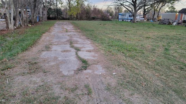 2716 Southmore Avenue, Pasadena, TX 77502