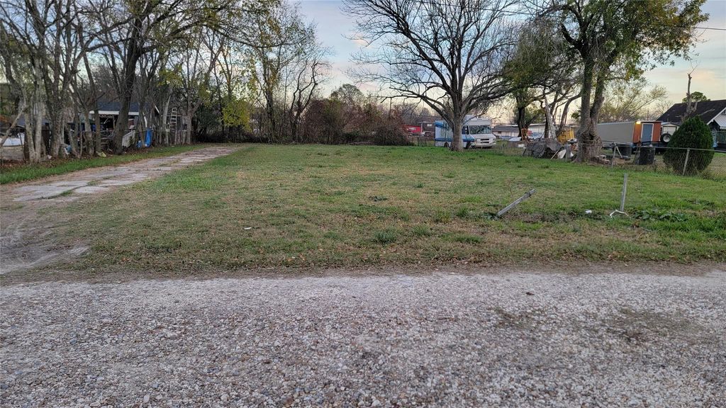 2716 Southmore Avenue, Pasadena, TX 77502