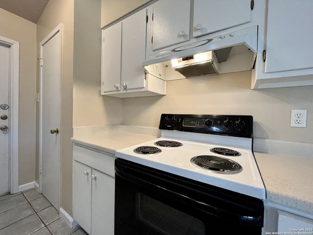 3223 LEEWOOD DR, San Antonio, TX 78230