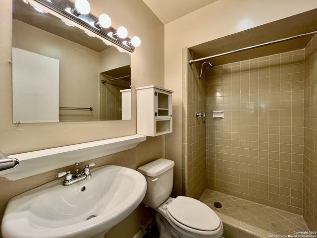 3223 LEEWOOD DR, San Antonio, TX 78230