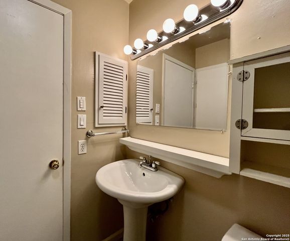 3223 LEEWOOD DR, San Antonio, TX 78230