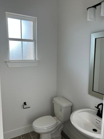 673 James Way, Castroville, TX 78009