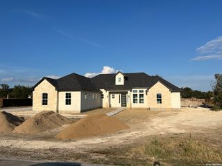 673 James Way, Castroville, TX 78009