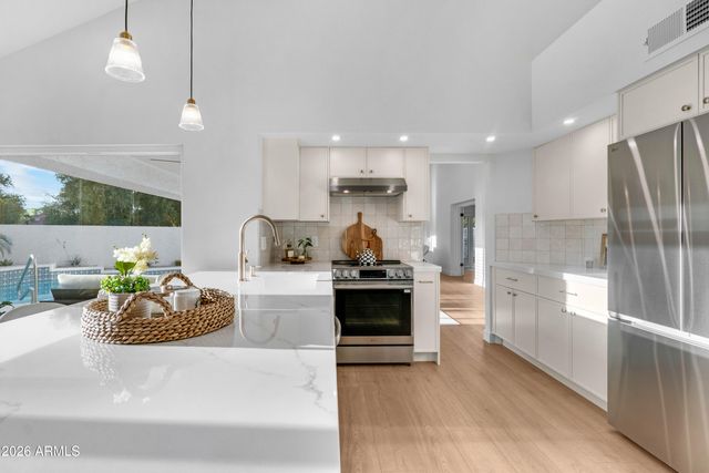 10050 E SAN BERNARDO Drive, Scottsdale, AZ 85258