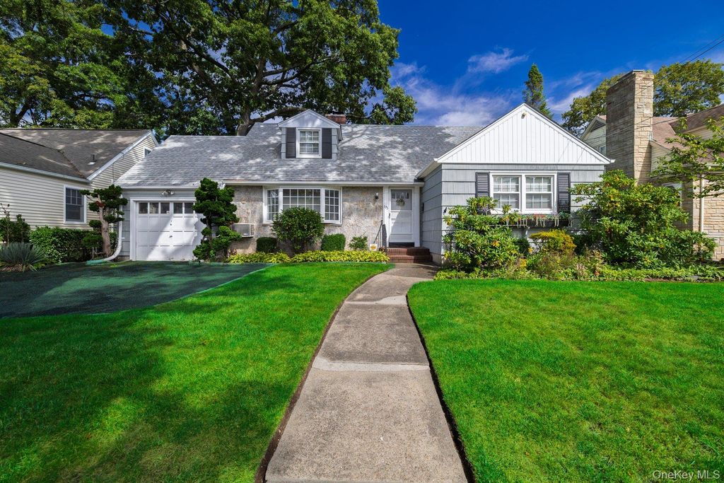 175 E Carpenter Street, Valley Stream, NY 11580 — exterior