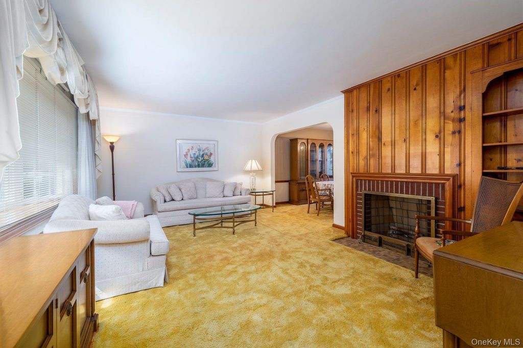 175 E Carpenter Street, Valley Stream, NY 11580 — photo 3