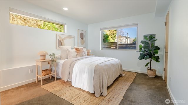 3245 21st Ave W, Seattle, WA 98199