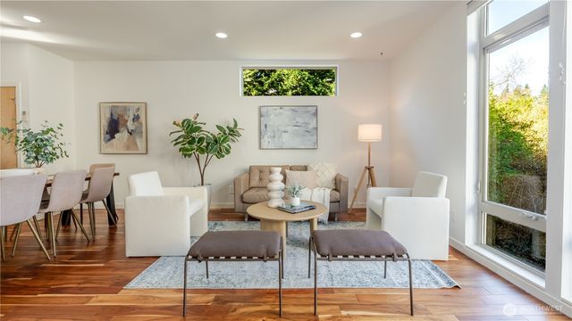 3245 21st Ave W, Seattle, WA 98199