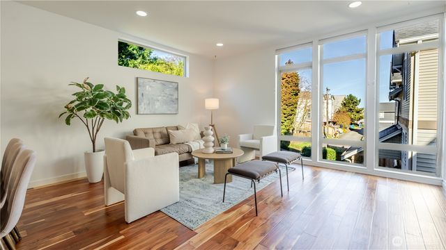 3245 21st Ave W, Seattle, WA 98199